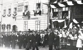 Prezident vychází z Besedy znojemské.