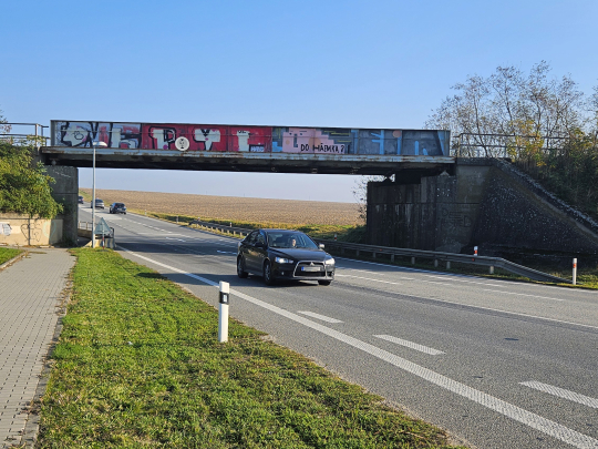 Oprava silnice omezí dopravu mezi Znojmem a Pohořelicemi